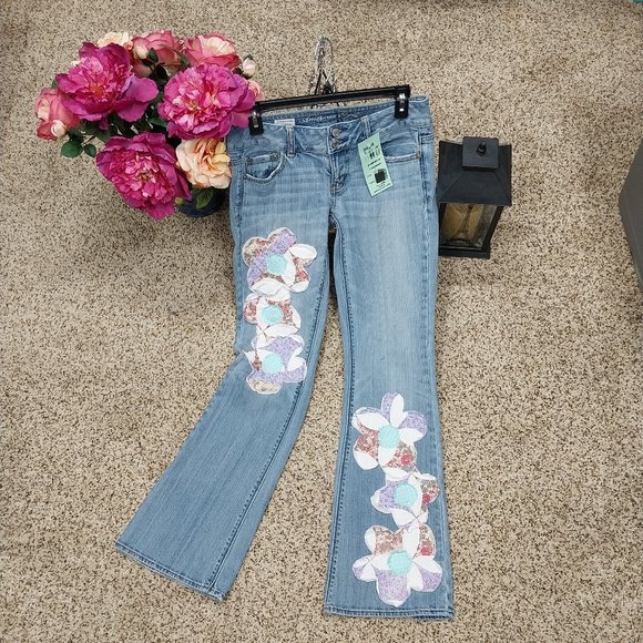 American Eagle Outfitters Denim - 2959 Size 4 American Eagle Quilted Appliqued Flare Leg Jeans
